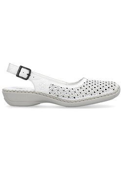 Skórzane komfortowe sandały damskie pełne ażurowe białe Rieker 41350-80 ze sklepu ButyModne.pl w kategorii Półbuty damskie - zdjęcie 170335654