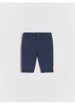 Reserved - Bawełniane spodnie chino - granatowy ze sklepu Reserved w kategorii Spodnie i półśpiochy - zdjęcie 170338850