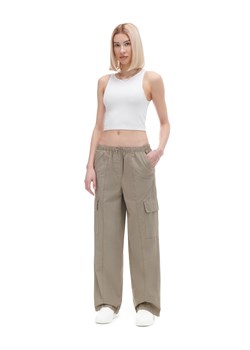 Cropp - Spodnie straight cargo - zielony ze sklepu Cropp w kategorii Spodnie damskie - zdjęcie 170343454