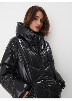 Mohito - Czarna kurtka z kapturem - czarny ze sklepu Mohito w kategorii Kurtki damskie - zdjęcie 170343554