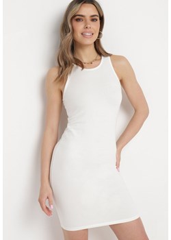 Biała Dopasowana Sukienka Bez Rękawów z Okrągłym Dekoltem Aswenta ze sklepu Born2be Odzież w kategorii Sukienki - zdjęcie 170379954