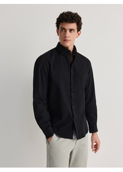 Reserved - Gładka koszula regular fit - czarny ze sklepu Reserved w kategorii Koszule męskie - zdjęcie 170382703