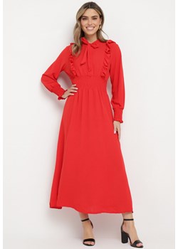 Czerwona Rozkloszowana Sukienka Maxi Wiązana przy Dekolcie Ozdobiona Falbankami Nuteki ze sklepu Born2be Odzież w kategorii Sukienki - zdjęcie 170389973