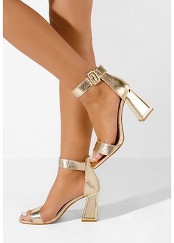 Złote sandały na słupku Brielle ze sklepu Zapatos w kategorii Sandały damskie - zdjęcie 170395151