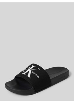 Sandały z nadrukiem z logo ze sklepu Peek&Cloppenburg  w kategorii Klapki damskie - zdjęcie 170395493