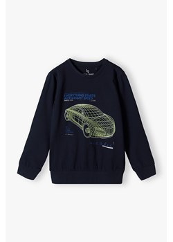Granatowa bluzka chłopięca bawełniania z nadrukiem auta ze sklepu 5.10.15 w kategorii Bluzy chłopięce - zdjęcie 170405114