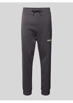 Spodnie dresowe z elastycznym pasem model ‘Hadiko’ ze sklepu Peek&Cloppenburg  w kategorii Spodnie męskie - zdjęcie 170406574