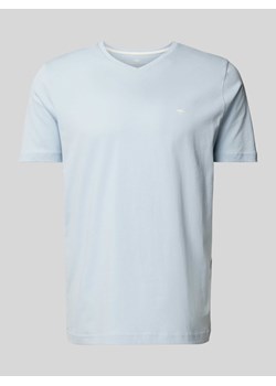 T-shirt z dekoltem w serek ze sklepu Peek&Cloppenburg  w kategorii T-shirty męskie - zdjęcie 170407293