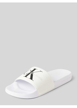 Sandały z nadrukiem z logo ze sklepu Peek&Cloppenburg  w kategorii Klapki damskie - zdjęcie 170408550