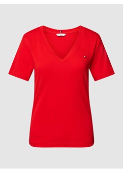 T-shirt z dekoltem w serek model ‘CODY’ ze sklepu Peek&Cloppenburg  w kategorii Bluzki damskie - zdjęcie 170409054