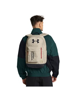 Plecak treningowy uniseks Under Armour Halftime Backpack - beżowy ze sklepu Sportstylestory.com w kategorii Plecaki - zdjęcie 170411190