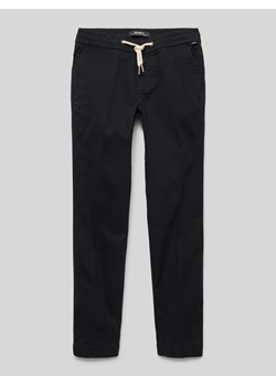 Spodnie o kroju regular fit z detalem z logo model ‘EPIC JOGGER’ ze sklepu Peek&Cloppenburg  w kategorii Spodnie chłopięce - zdjęcie 170413394