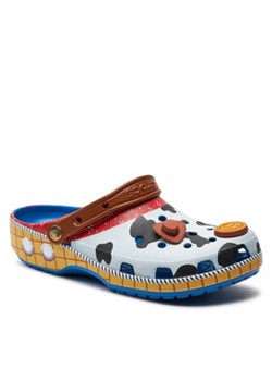Crocs Klapki Toy Story Woody Classic Clog 209446 Niebieski ze sklepu MODIVO w kategorii Klapki dziecięce - zdjęcie 170425280