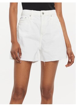 Calvin Klein Jeans Szorty jeansowe J20J222811 Biały Mom Fit ze sklepu MODIVO w kategorii Szorty - zdjęcie 170425424