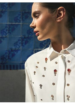 Mohito - Biała koszula z ozdobnymi elementami - biały ze sklepu Mohito w kategorii Koszule damskie - zdjęcie 170426704