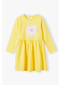 Żółta dzianinowa sukienka z długim rękawem dla dziewczynki ze sklepu 5.10.15 w kategorii Sukienki dziewczęce - zdjęcie 170431050