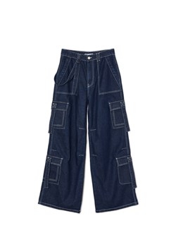 Cropp - Granatowe jeansy cargo - granatowy ze sklepu Cropp w kategorii Jeansy damskie - zdjęcie 170437312