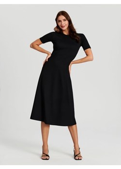 Sinsay - Sukienka midi prążkowana - czarny ze sklepu Sinsay w kategorii Sukienki - zdjęcie 170439050