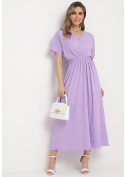 Fioletowa Sukienka Długa o Rozkloszowanym Fasonie z Kopertowym Dekoltem Saliusa ze sklepu Born2be Odzież w kategorii Sukienki - zdjęcie 170441222
