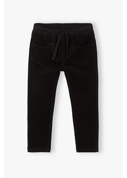 Czarne spodnie sztruksowe dla chłopca regular ze sklepu 5.10.15 w kategorii Spodnie chłopięce - zdjęcie 170442632