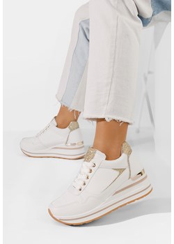 Białe sneakersy damskie na koturnie Bienna ze sklepu Zapatos w kategorii Buty sportowe damskie - zdjęcie 170447651