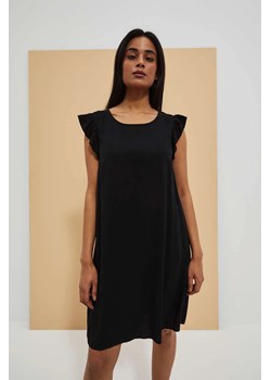 Prosta sukienka z ozdobnym rękawem ze sklepu Moodo.pl w kategorii Sukienki - zdjęcie 170453873