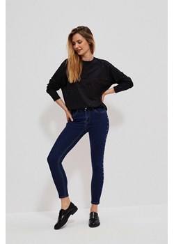 Jeansy typu rurki z dżetami ze sklepu Moodo.pl w kategorii Jeansy damskie - zdjęcie 170454313