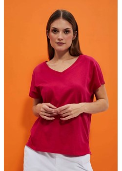 Bawełniana bluzka z dekoltem w serek truskawkowa ze sklepu Moodo.pl w kategorii Bluzki damskie - zdjęcie 170459554