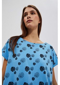 T-shirt z nadrukiem błękitny ze sklepu Moodo.pl w kategorii Bluzki damskie - zdjęcie 170459860