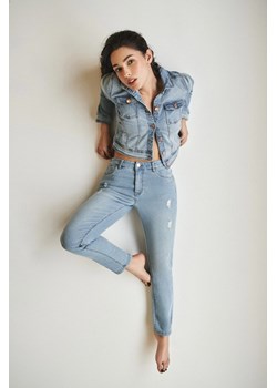 Jeansy z prostą nogawką niebieskie ze sklepu Moodo.pl w kategorii Jeansy damskie - zdjęcie 170460210