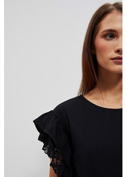 Bluzka z falbaną na ramionach czarna ze sklepu Moodo.pl w kategorii Bluzki damskie - zdjęcie 170461172