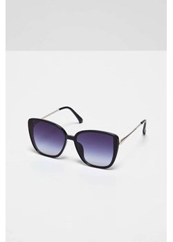 Okulary przeciwsłoneczne o kwadratowym kształcie czarne ze sklepu Moodo.pl w kategorii Okulary przeciwsłoneczne damskie - zdjęcie 170461250