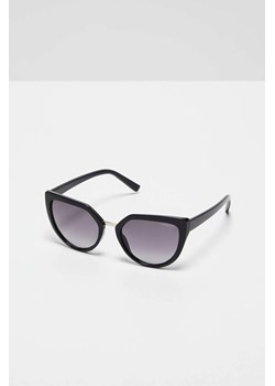Okulary przeciwsłoneczne z oprawkami o kocim kształcie czarne ze sklepu Moodo.pl w kategorii Okulary przeciwsłoneczne damskie - zdjęcie 170462312