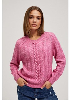 Sweter z ozdobnym splotem fuksjowy ze sklepu Moodo.pl w kategorii Swetry damskie - zdjęcie 170462681