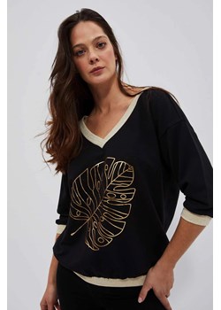 Bluza z dekoltem w serek i nadrukiem czarna ze sklepu Moodo.pl w kategorii Bluzy damskie - zdjęcie 170462860