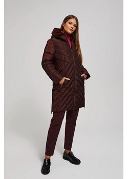 Długa pikowana kurtka z kapturem brązowa ze sklepu Moodo.pl w kategorii Kurtki damskie - zdjęcie 170462963