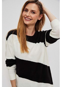 Sweter w skośne pasy ze sklepu Moodo.pl w kategorii Swetry damskie - zdjęcie 170463661