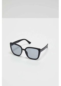 Okulary przeciwsłoneczne plastikowe czarne ze sklepu Moodo.pl w kategorii Okulary przeciwsłoneczne damskie - zdjęcie 170464104