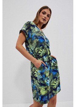 Sukienka z tropikalnym printem ze sklepu Moodo.pl w kategorii Sukienki - zdjęcie 170464183
