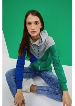 Bluza z kapturem zielona ze sklepu Moodo.pl w kategorii Bluzy damskie - zdjęcie 170464250