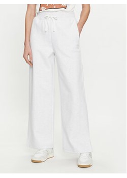 Vans Spodnie dresowe Elevated Double Knit Sweatpant VN000G9R Biały Regular Fit ze sklepu MODIVO w kategorii Spodnie damskie - zdjęcie 170468520