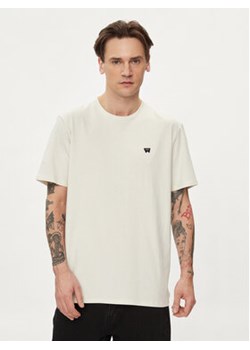 Wrangler T-Shirt Sign Off 112351234 Écru Regular Fit ze sklepu MODIVO w kategorii T-shirty męskie - zdjęcie 170468582