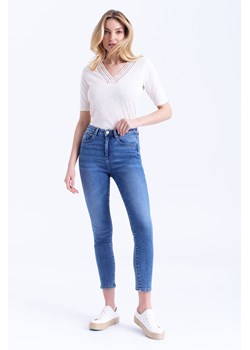 Spodnie jeansowe damskie slim fit niebieskie ze sklepu 5.10.15 w kategorii Jeansy damskie - zdjęcie 170469983