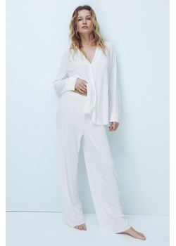 H & M - Kreszowane spodnie - Biały ze sklepu H&M w kategorii Spodnie damskie - zdjęcie 170473834
