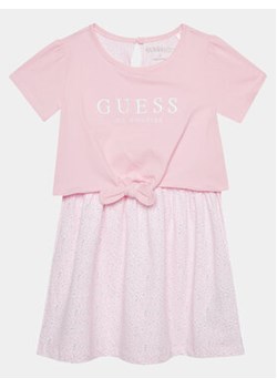 Guess Sukienka codzienna K4GK10 K6YW3 Różowy Regular Fit ze sklepu MODIVO w kategorii Sukienki dziewczęce - zdjęcie 170477010