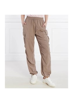 UGG Spodnie cargo WINNY | Comfort fit ze sklepu Gomez Fashion Store w kategorii Spodnie damskie - zdjęcie 170493313