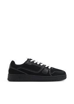 Cropp - Czarne sneakersy z białymi sznurówkami - czarny ze sklepu Cropp w kategorii Buty sportowe męskie - zdjęcie 170493681