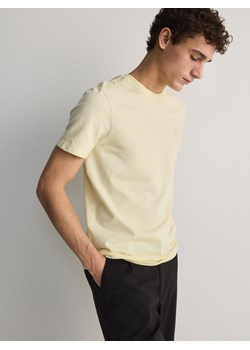 Reserved - T-shirt regular fit z haftem - jasnożółty ze sklepu Reserved w kategorii T-shirty męskie - zdjęcie 170499033