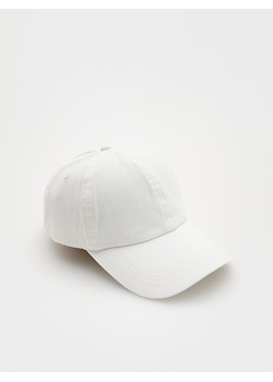 Reserved - Bawełniana czapka z daszkiem - kremowy ze sklepu Reserved w kategorii Czapki z daszkiem damskie - zdjęcie 170504732
