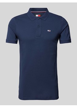 Koszulka polo o kroju slim fit z naszywką z logo ze sklepu Peek&Cloppenburg  w kategorii T-shirty męskie - zdjęcie 170512654